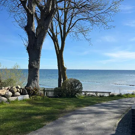 Ostseeblick * Steinbergkirche